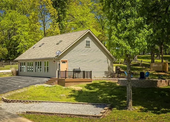 Holiday home Lakefront Dock, No-wake Cove & Firepit