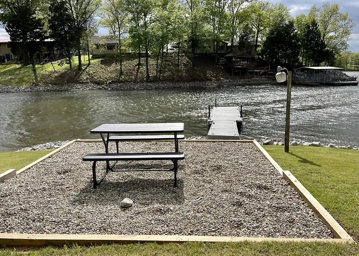Lakefront Dock, No-wake Cove & Firepit Marion