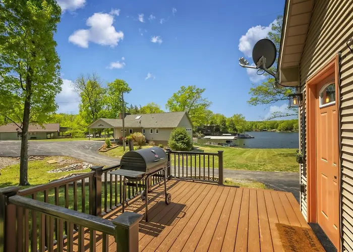 Holiday home Lakefront Dock, No-wake Cove & Firepit Marion