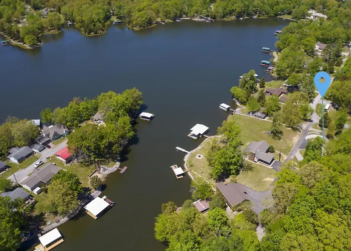 Holiday home Lakefront Dock, No-wake Cove & Firepit Marion